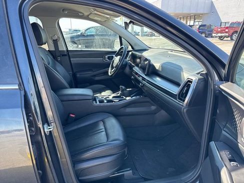 Used 2024 Kia Sorento S FWD image 19