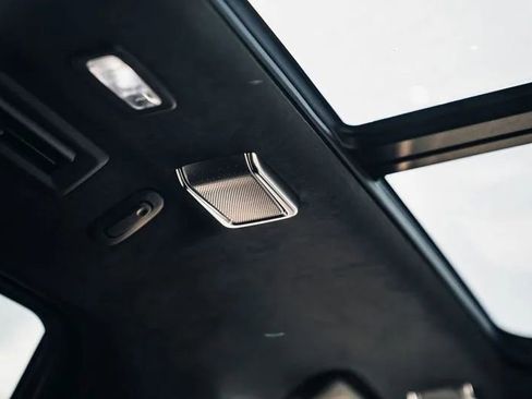 Used 2025 Cadillac Escalade ESV V image 18