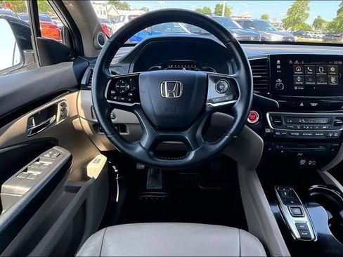Used 2019 Honda Pilot Touring image 8