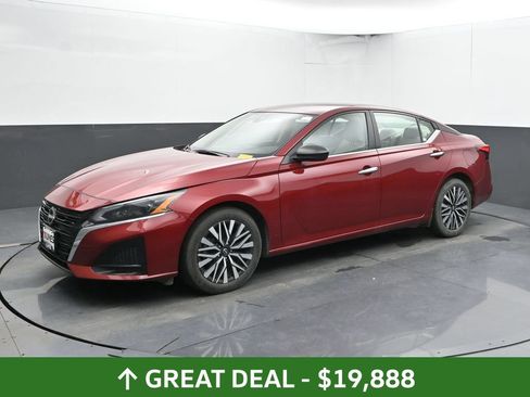 Used 2025 Nissan Altima 2.5 SV FWD image 9