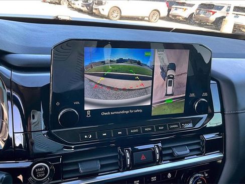 Used 2023 Nissan Pathfinder SL w/ Lighting Package (N92) image 22