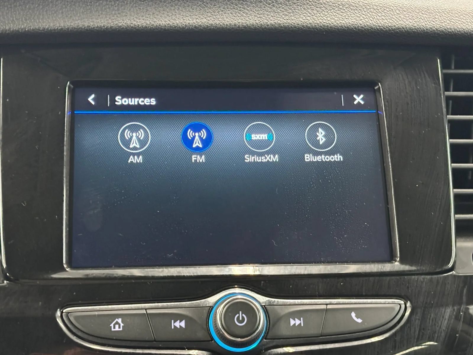 Used 2022 Buick Encore Preferred AWD/4WD image 39