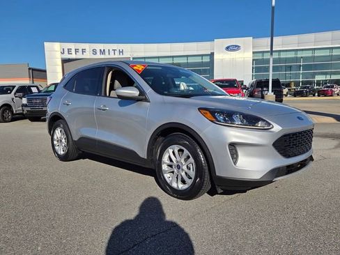 Used 2020 Ford Escape SE image 1