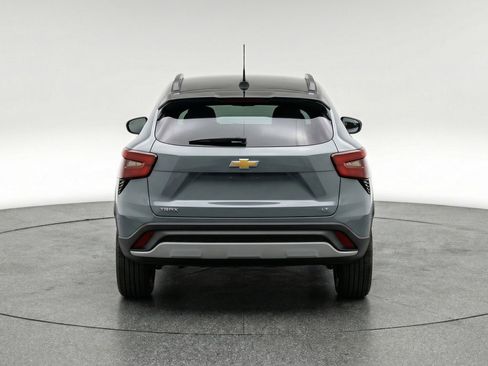 Used 2025 Chevrolet Trax LT w/ LT Convenience Package FWD image 6