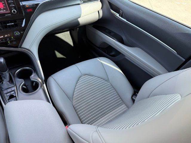 Used 2022 Toyota Camry SE FWD image 24