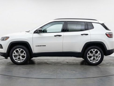Used 2025 Jeep Compass Latitude AWD/4WD image 5