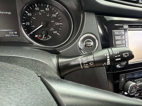 Used 2017 Nissan Rogue SV image 34