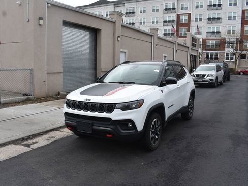Used 2024 Jeep Compass Trailhawk AWD/4WD image 2