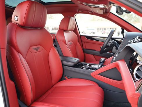 Used 2023 Bentley Bentayga Extended Wheelbase image 35