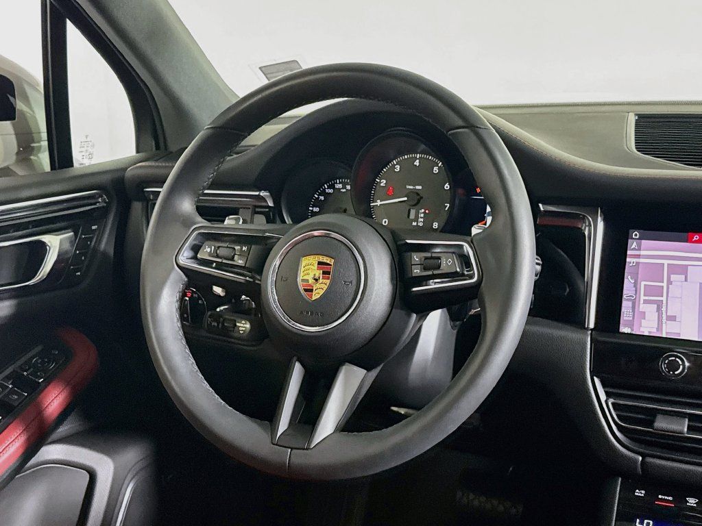 Certified 2026 Porsche Macan AWD/4WD image 12