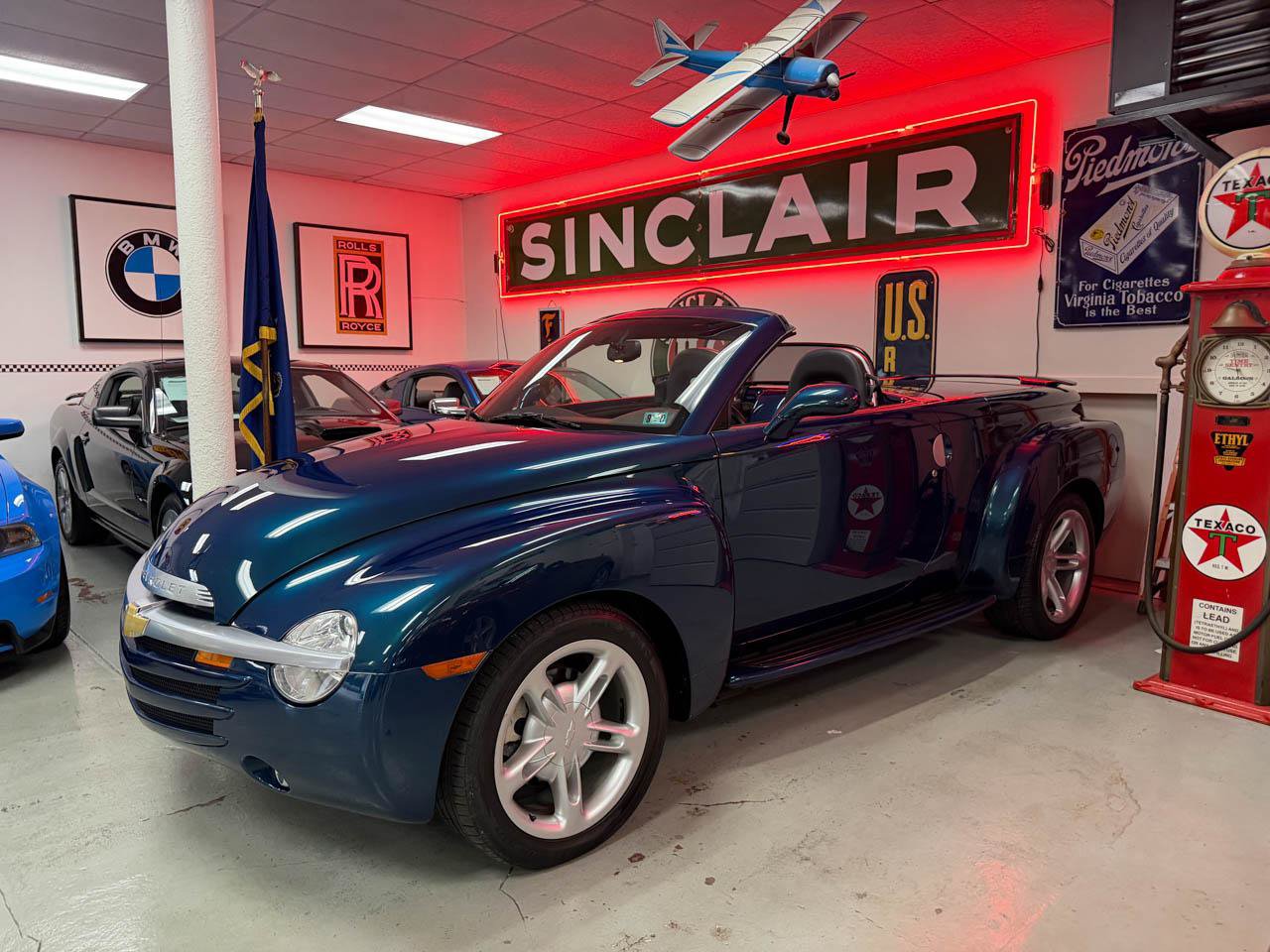 Used 2005 Chevrolet SSR w/ Preferred Equipment Group RWD image 3