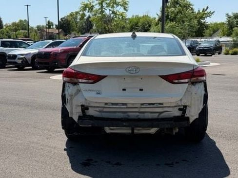 Used 2017 Hyundai Elantra SE FWD image 4