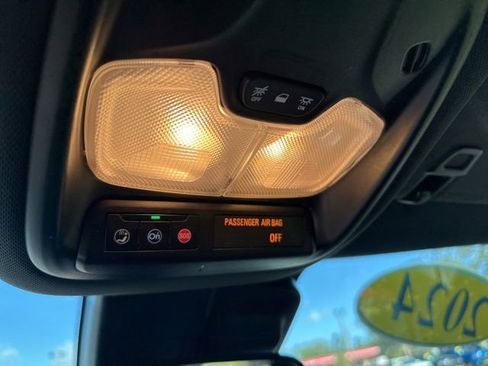 Used 2024 Chevrolet TrailBlazer RS image 24