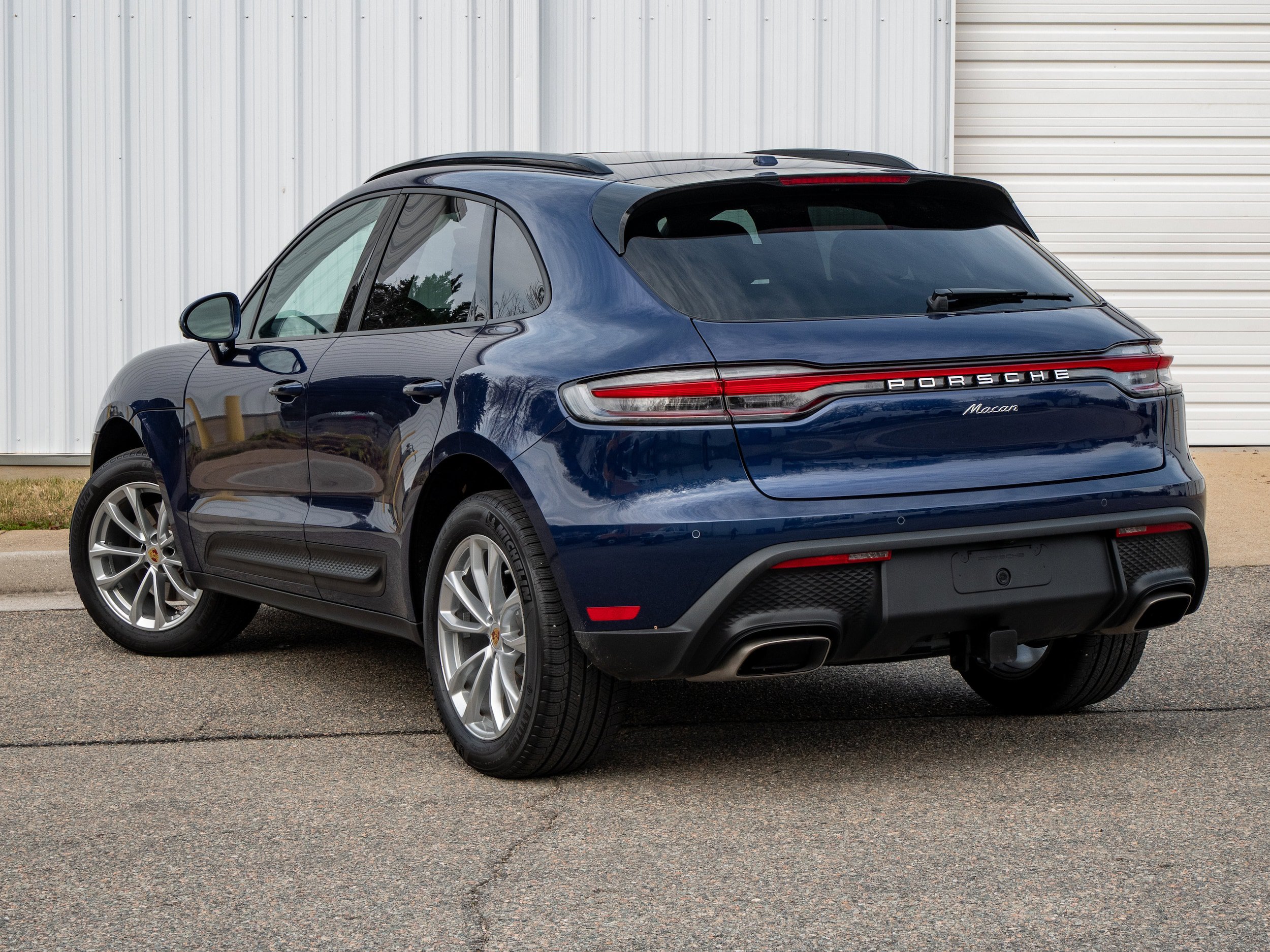 Certified 2025 Porsche Macan AWD/4WD image 3