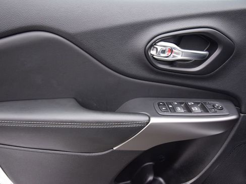 Certified 2022 Jeep Cherokee Latitude Lux image 22