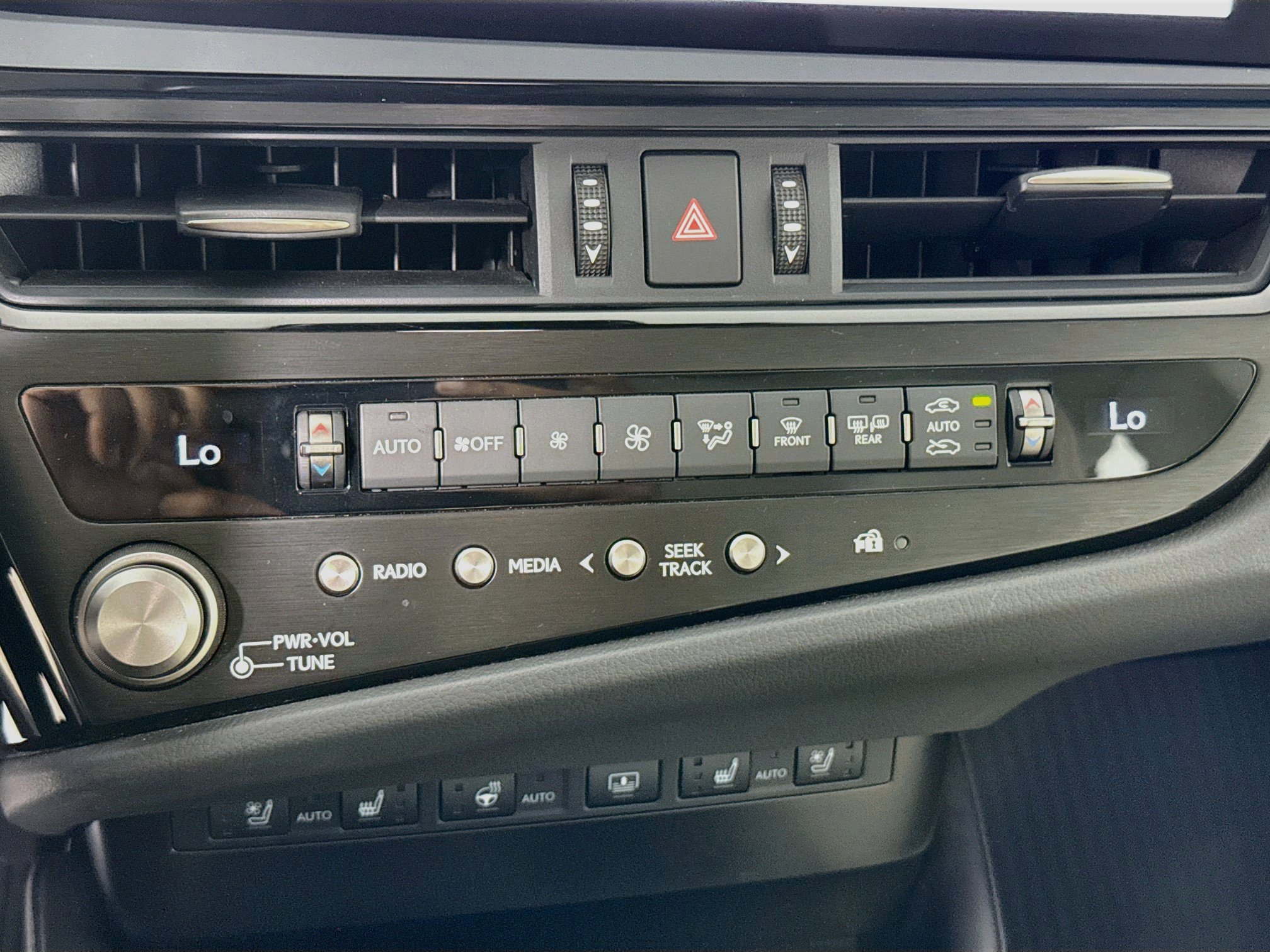 Used 2023 Lexus ES 300h Ultra Luxury FWD image 17