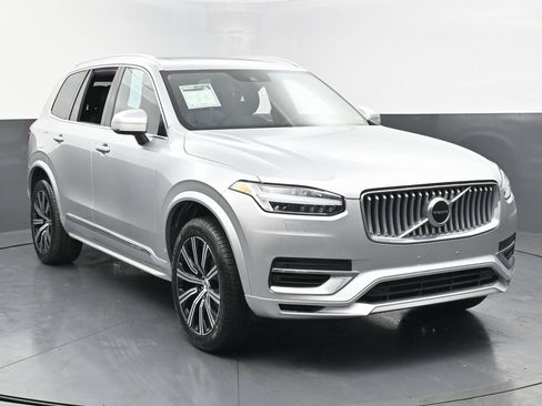 Used 2022 Volvo XC90 T8 Inscription image 3