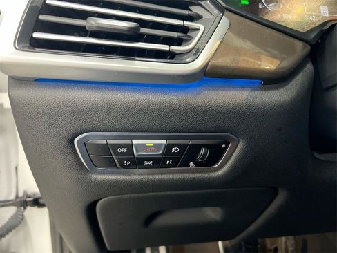 Used 2022 BMW X5 xDrive45e w/ M Sport Package image 17