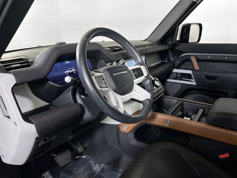 Used 2020 Land Rover Defender 110 SE image 9