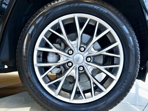 Used 2025 Jeep Grand Cherokee Summit AWD/4WD image 9