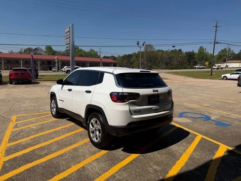 Used 2025 Jeep Compass Sport image 6