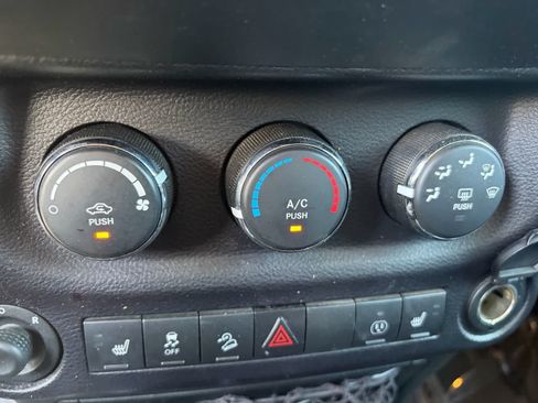Used 2015 Jeep Wrangler Unlimited Sahara AWD/4WD image 26