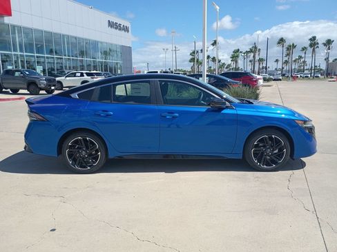 New 2026 Nissan Sentra SR w/ Floor Mat Package FWD image 7
