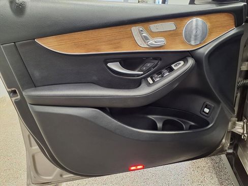 Used 2019 Mercedes-Benz GLC 300 4MATIC image 12