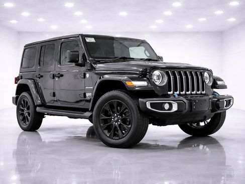 Used 2023 Jeep Wrangler Unlimited Sahara w/ Cold Weather Group image 7