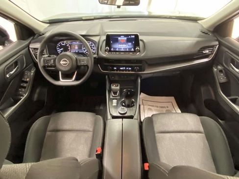 Used 2024 Nissan Rogue SV image 9