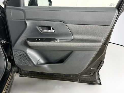 Used 2025 Nissan Kicks SV AWD/4WD image 30