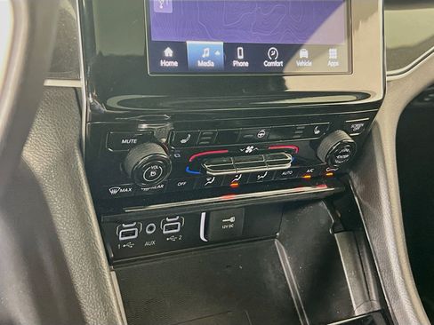 Used 2023 Jeep Grand Cherokee Altitude AWD/4WD image 14