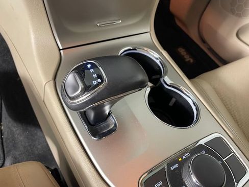Used 2014 Jeep Grand Cherokee Limited w/ Luxury Group II AWD/4WD image 9