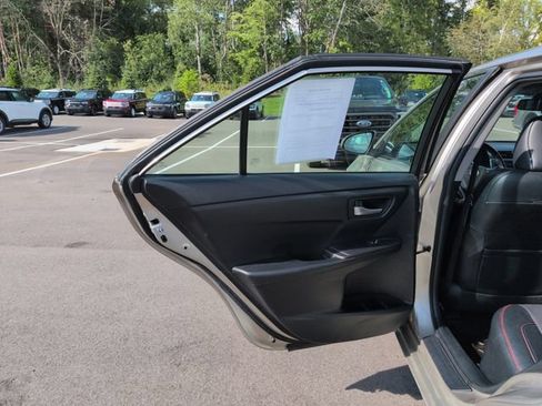 Used 2016 Toyota Camry SE FWD image 21