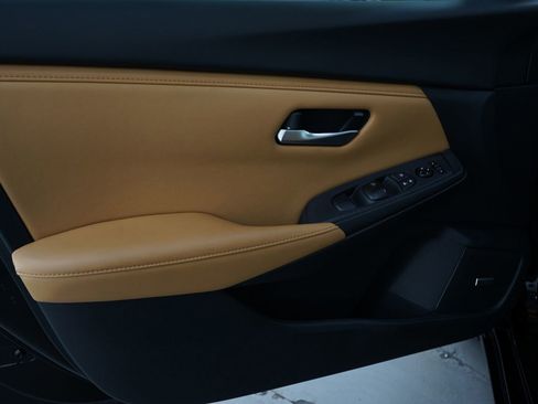 Used 2025 Nissan Sentra SV w/ SV Premium Package image 15