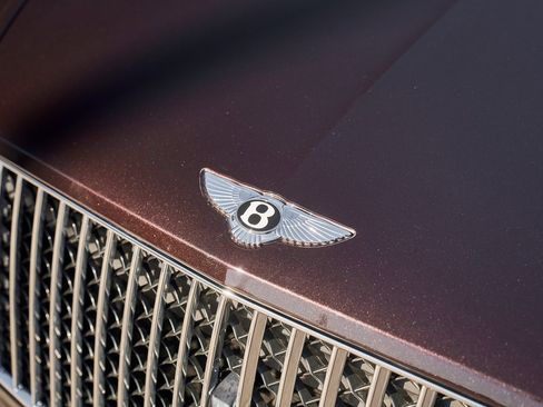 Used 2023 Bentley Bentayga Extended Wheelbase image 6