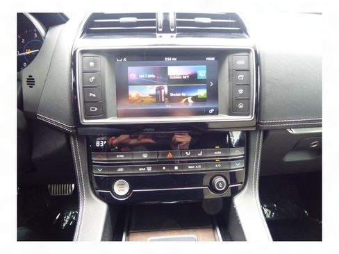 Used 2017 Jaguar F-PACE R-Sport image 13