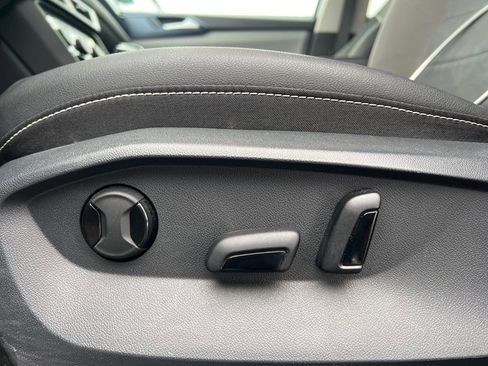 Used 2024 Volkswagen Taos SE image 10