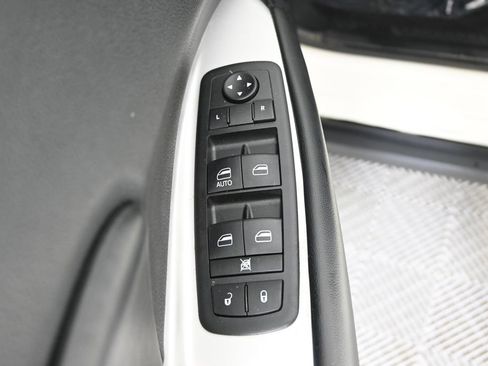 Used 2020 Dodge Journey SE w/ Blacktop Package FWD image 17