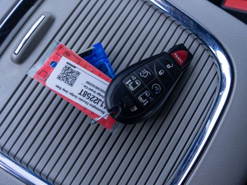 Used 2019 Dodge Grand Caravan SXT FWD image 29