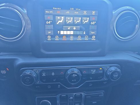 Used 2020 Jeep Wrangler Unlimited Sahara w/ Cold Weather Group AWD/4WD image 23