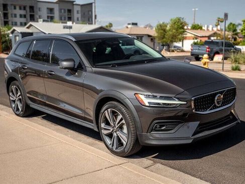 Used 2025 Volvo V60 B5 Cross Country Plus AWD/4WD image 7