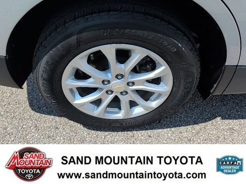 Used 2019 Chevrolet Equinox LT FWD image 4