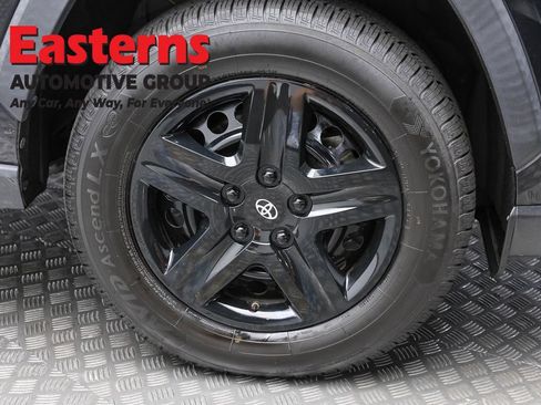 Used 2022 Toyota RAV4 LE AWD/4WD image 30