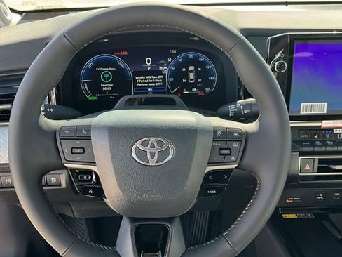 New 2026 Toyota Camry XLE image 7