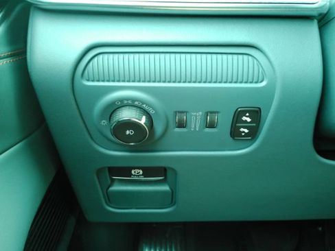 Used 2022 Jeep Grand Wagoneer Series III w/ Rear Seat Video Group 1 AWD/4WD image 45