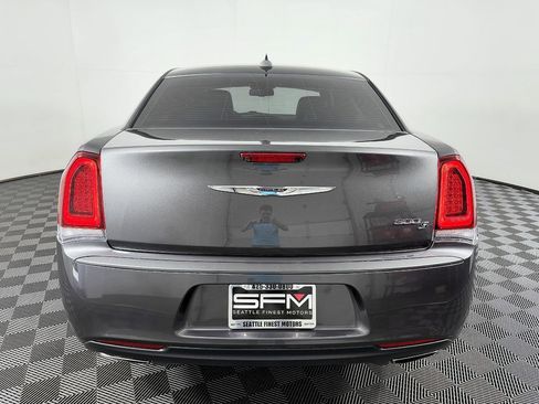 Used 2017 Chrysler 300 S RWD image 10
