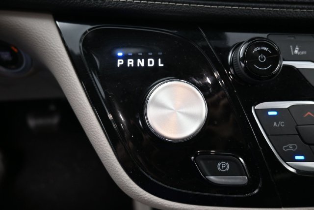 Used 2024 Chrysler Pacifica Limited FWD image 22