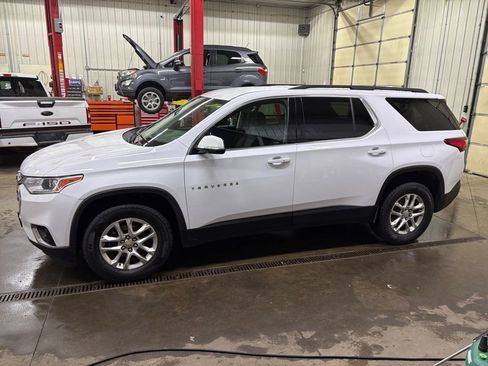 Used 2023 Chevrolet Traverse LT image 6