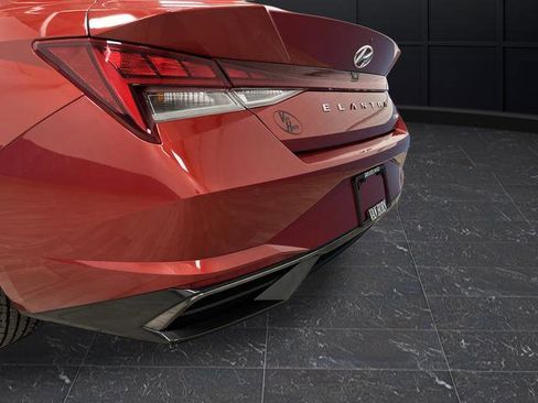 Used 2021 Hyundai Elantra Limited image 32